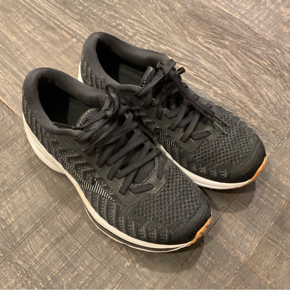 Mizuno Black Knit Running Sneakers with White Midsole and Tan Toe Accent
